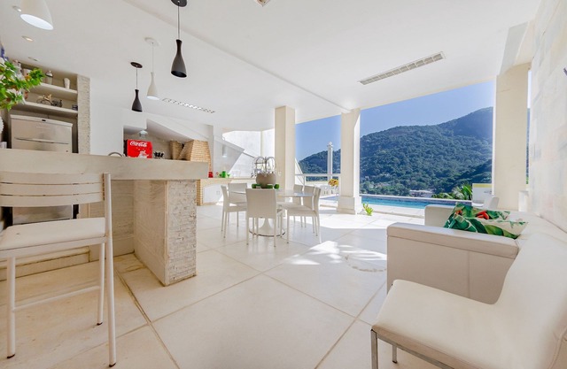 LUXOBRASIL #RJ73 Mansion Joá 04 Suites View Pedra da Gávea Vacation Rentals