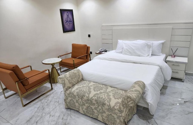 LUXOL HOMES&SUITES