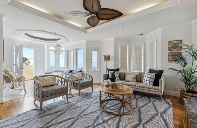 LuxoStays| Beautiful Beach Home w/Games