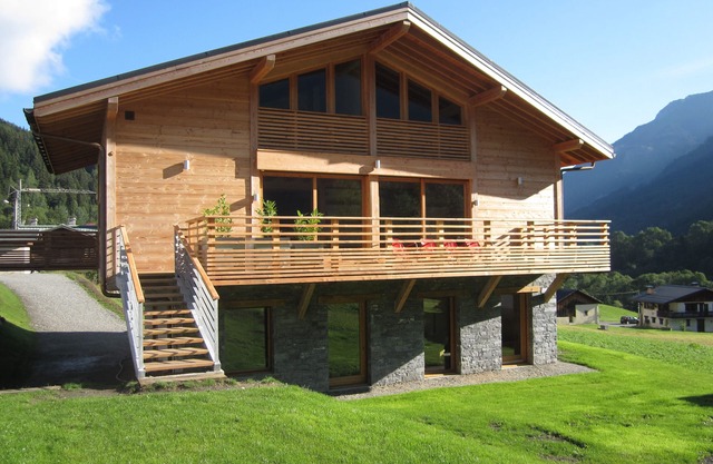 Luxurious, modern, genuine chalet in a great area with a sauna and Jacuzzi