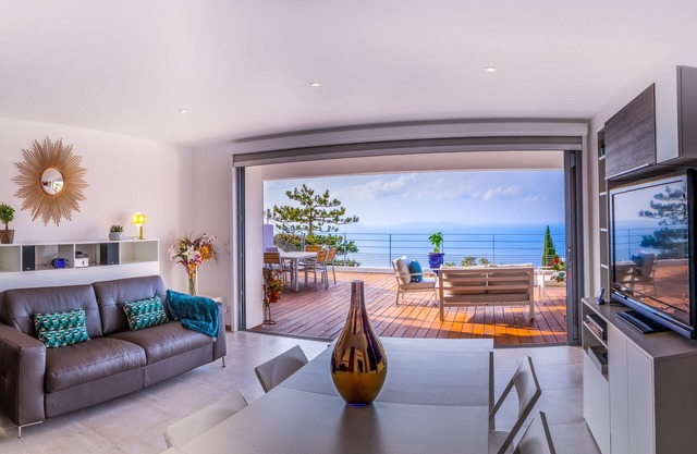 Luxurious appartement with terrace- private pool