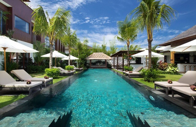 Luxurious 10BR Villa, Cinema Room & Gym! - W/Swimming Pool!
