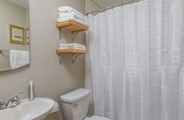Luxurious 1BR Located Near Downtown & Hospital