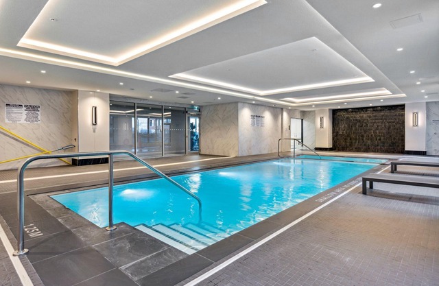 Luxurious 2 Bdrm Condo - Midtown Leaside Toronto