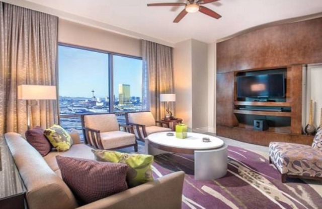 Luxurious 2-Bedroom Condo w/Kitchen, Pool, 24/7 Free Shuttle to Strip