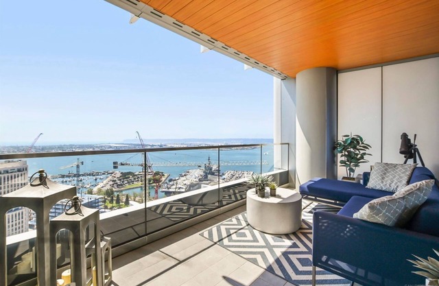 Luxurious 2-bedroom condo Waterfront Condo for the Ultimate San Diego Experience