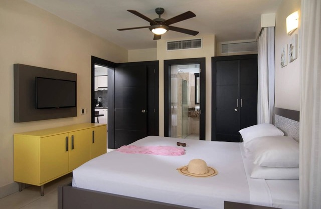 Luxurious 2 Bedroom Royal Suite