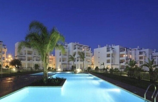LUXURIOUS 3 BED, 2 BATH PENTHOUSE OVERLOOKING GOLF COURSE & POOL WITH FREE WIFI!