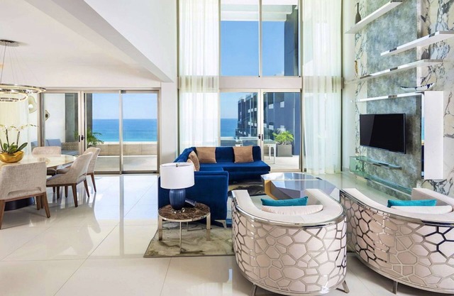 Luxurious 3 bedroom loft, 3 levels of living space including rooftop jacuzzi!