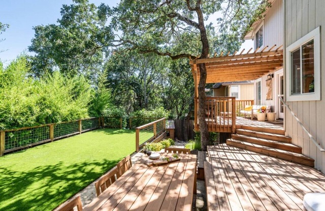 Luxurious 3 Bedroom with Hot Tub in Serene Sonoma Oasis