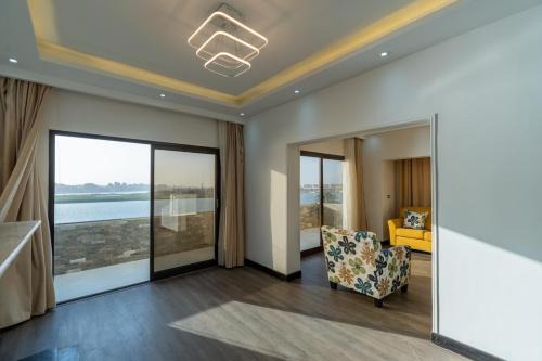 Luxurious 320m2 BalconyView Nile