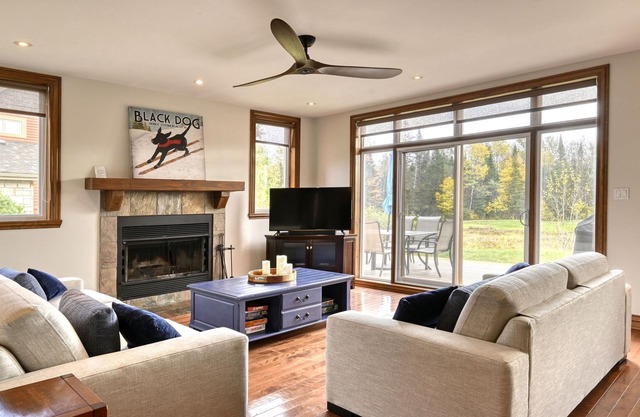 Luxurious 4 Bedroom Retreat On la Bete 18th Hole