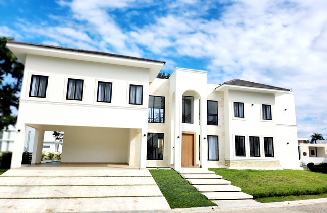 Luxurious 4-bedroom Villa with pool, BBQ, Billiards, yoga room/massage table