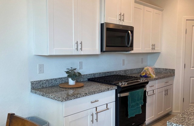 Luxurious 4-bedroom house in West Phoenix Close to West Gate and Phoenix Raceway