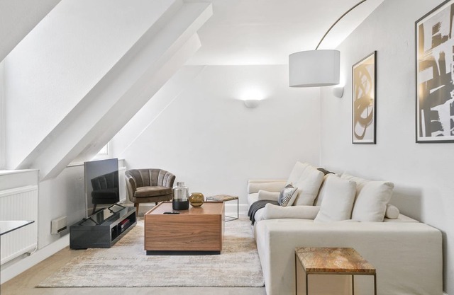 Luxurious 4 Bedroom Penthouse Opposite Hyde Park