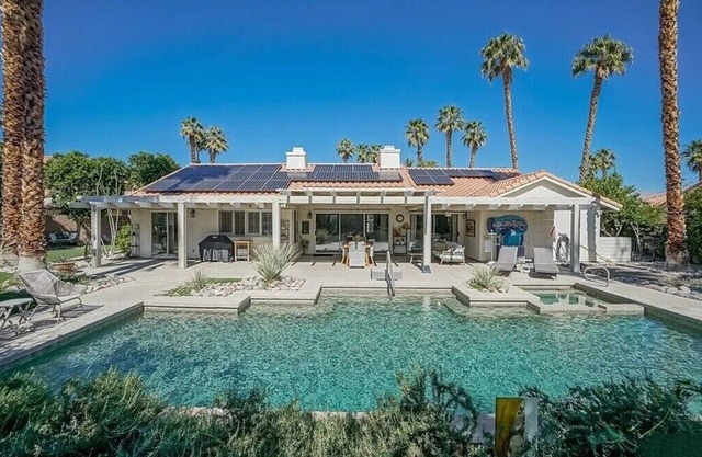 Luxurious 4-bedroom w/Pool and Spa in Palm Desert + CV Firebirds Club Tix