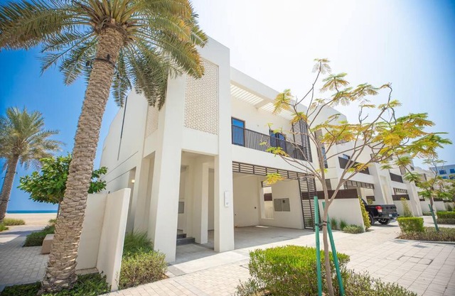 Luxurious 4 bedroom villa on the beach