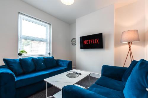 Luxurious 4 Bedrooms-Sleeps 8-Long Term Disc-Driveway