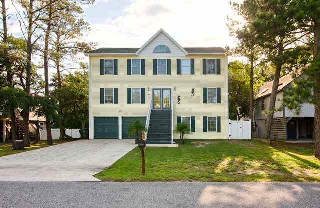 Luxurious 4 BR Family Retreat with Pool