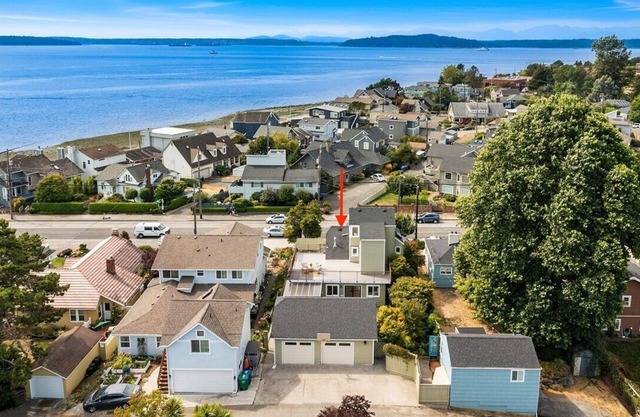 Luxurious 4 Story Home - Steps to Alki Beach