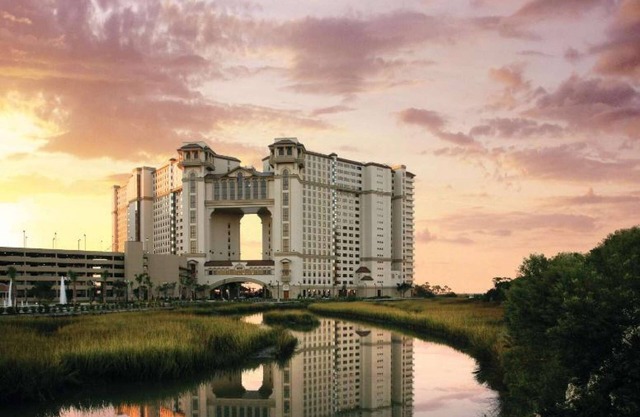 Luxurious 4BR/3.5BA Oasis at North Beach Resort