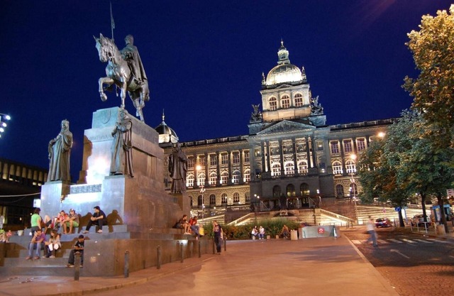 Luxurious 5-bedroom apartment with wellness amenities