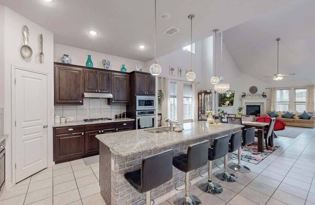 Luxurious 5-Bedroom Retreat with Great Amenities