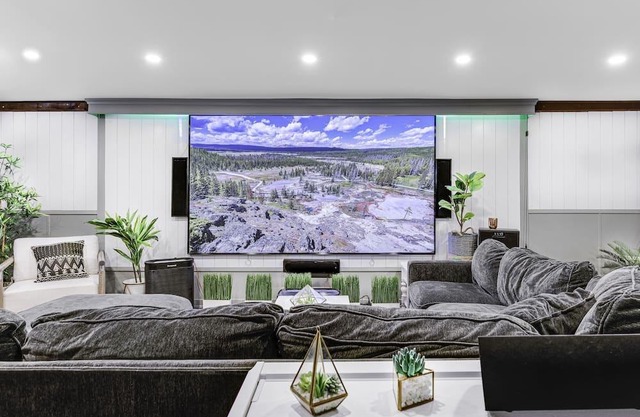 Luxurious 5 Star 5-Bedroom, 4-Bathroom Designer Estate