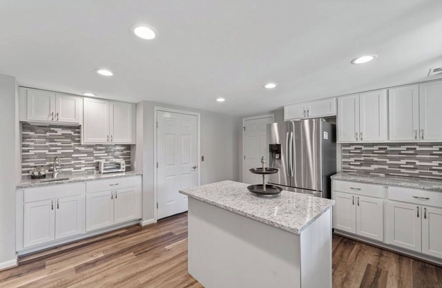Luxurious 6-bed home with 3-acre yard, ideal for family gatherings. Book now!
