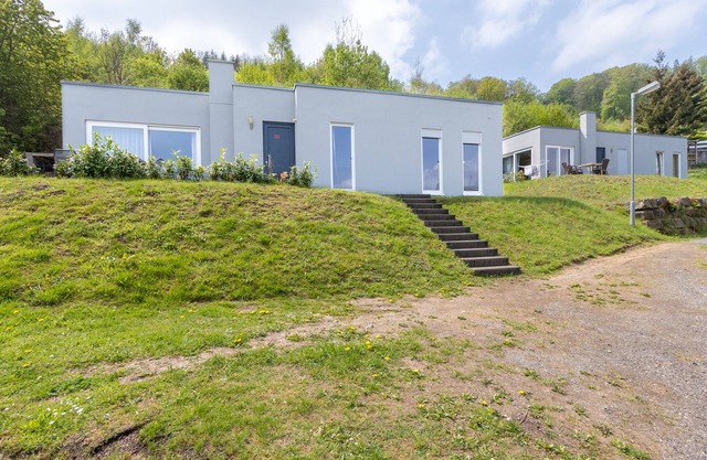 Luxurious 6-person bungalow in the Eifel camping park