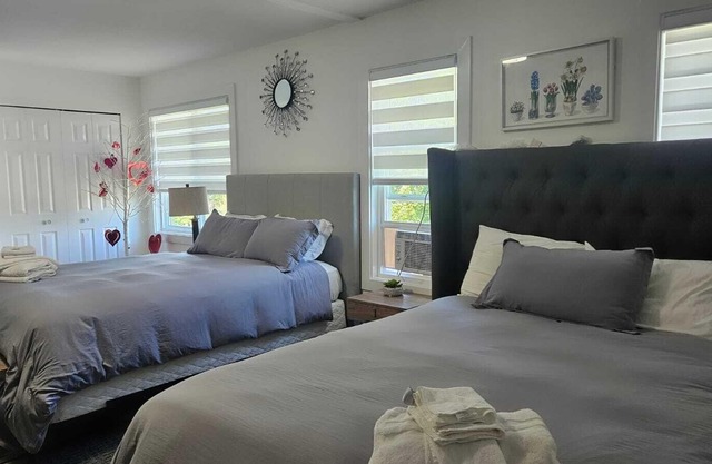 Luxurious 7-Bed Home with 3.5 Baths - Surrey Fleetwood(10 min - Guilford Mall)