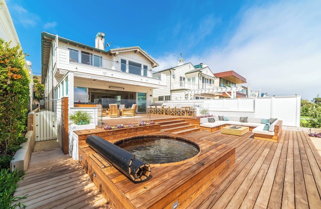 Luxurious 7-bedroom villa with AC, WiFi, fitness room in stunning Malibu