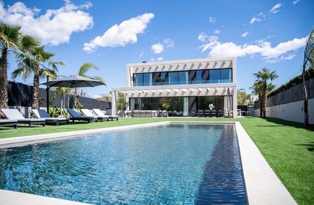 Luxurious and Elegant Villa near Shopping, Spa, Wellness, and Golf Course