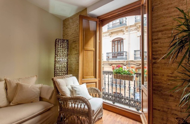 LUXURIOUS APARTMENT IN HISTORIC TOWN 2 bedrooms+ 2 bathrooms