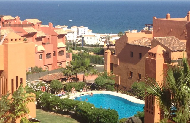 LUXURIOUS APARTMENT NEAR THE BEACH WITH SEA VIEWS IN ESTEPONA