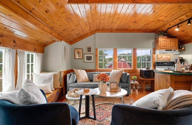 Luxurious Bungalow at Boutique Winery w/Tasting