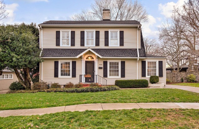 Luxurious Cape Cod in Emerywood - Minutes to Furniture Market & HP University