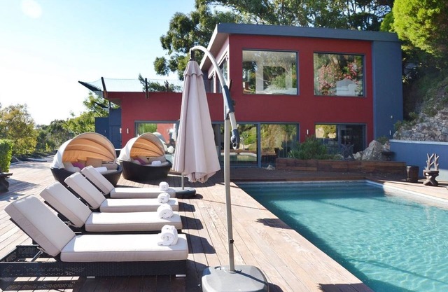 Luxurious Cascais Villa | 5 Bedrooms | Villa Guicho Zeni | Amazing Views Over.