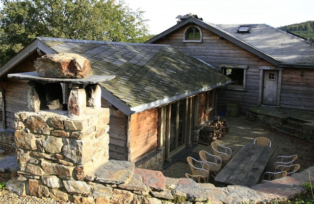 Luxurious Chalet with Jacuzzi and Sauna