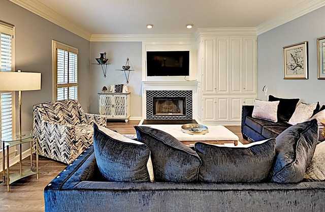 Luxurious Comfortable Upscale Centrally located Charmer