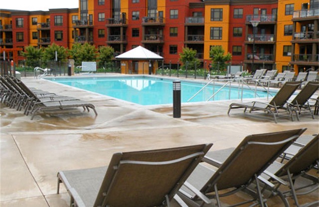 Luxurious Condo overlooking Playa's quiet 3rd floor courtyard