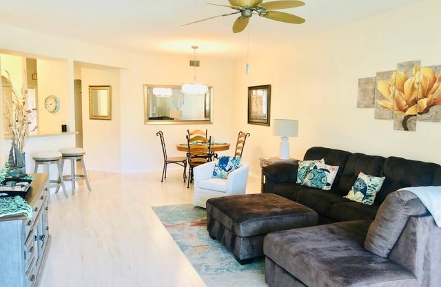 Luxurious Country Club Lifestyle in Sunny Naples