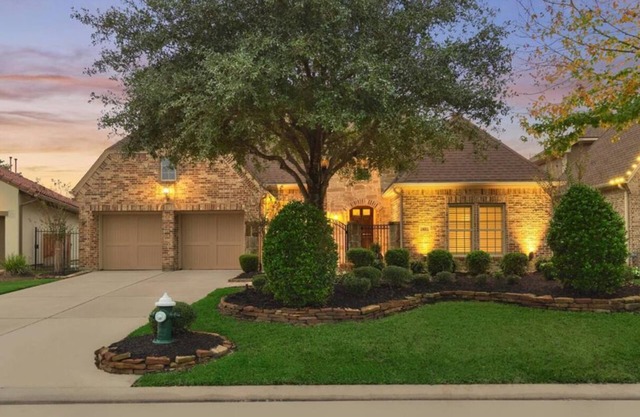 Luxurious & Cozy. Relax with the whole family in this peaceful gated community
