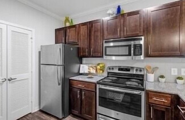 Luxurious & Cozy Two Bedroom Apartment!