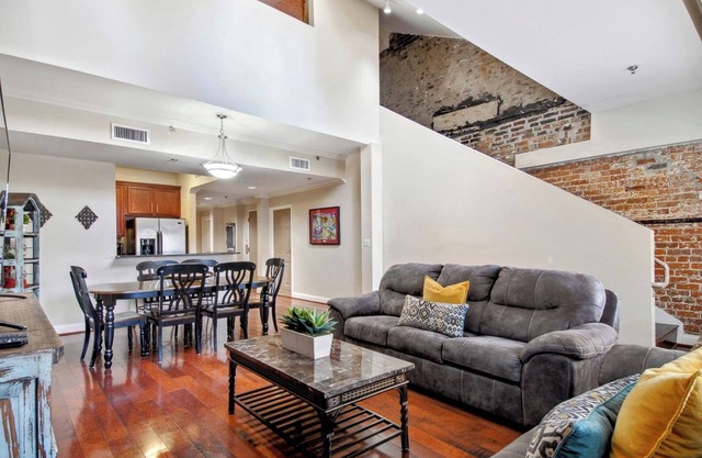 Luxurious Dual-Master SuitesnSuperdome, French Quarter and Convention Center