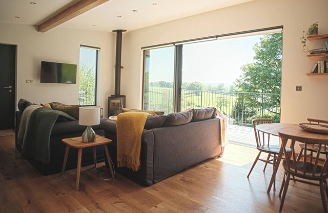 Luxurious eco-stay in rolling Devon hills. A short drive to the Jurassic Coast.
