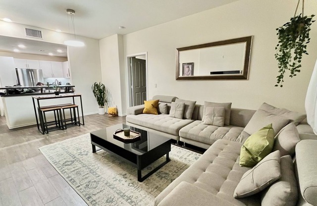 Luxurious family friendly, pool, spa & park
