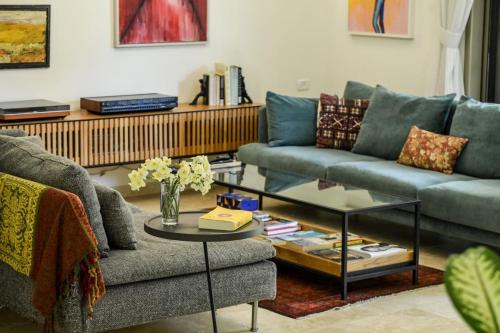 Luxurious Family Three Story House with Mamad by Sea N' Rent