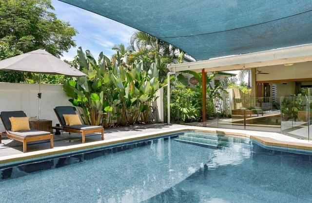 Luxurious Family Villa with Private Pool, Nestled in Cairns' Tropical Paradise
