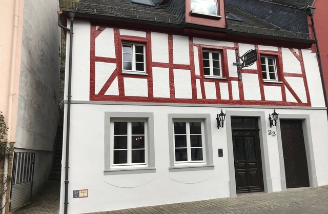 Luxurious, feel-good half-timbered house with a terrace and a view of the vineyards